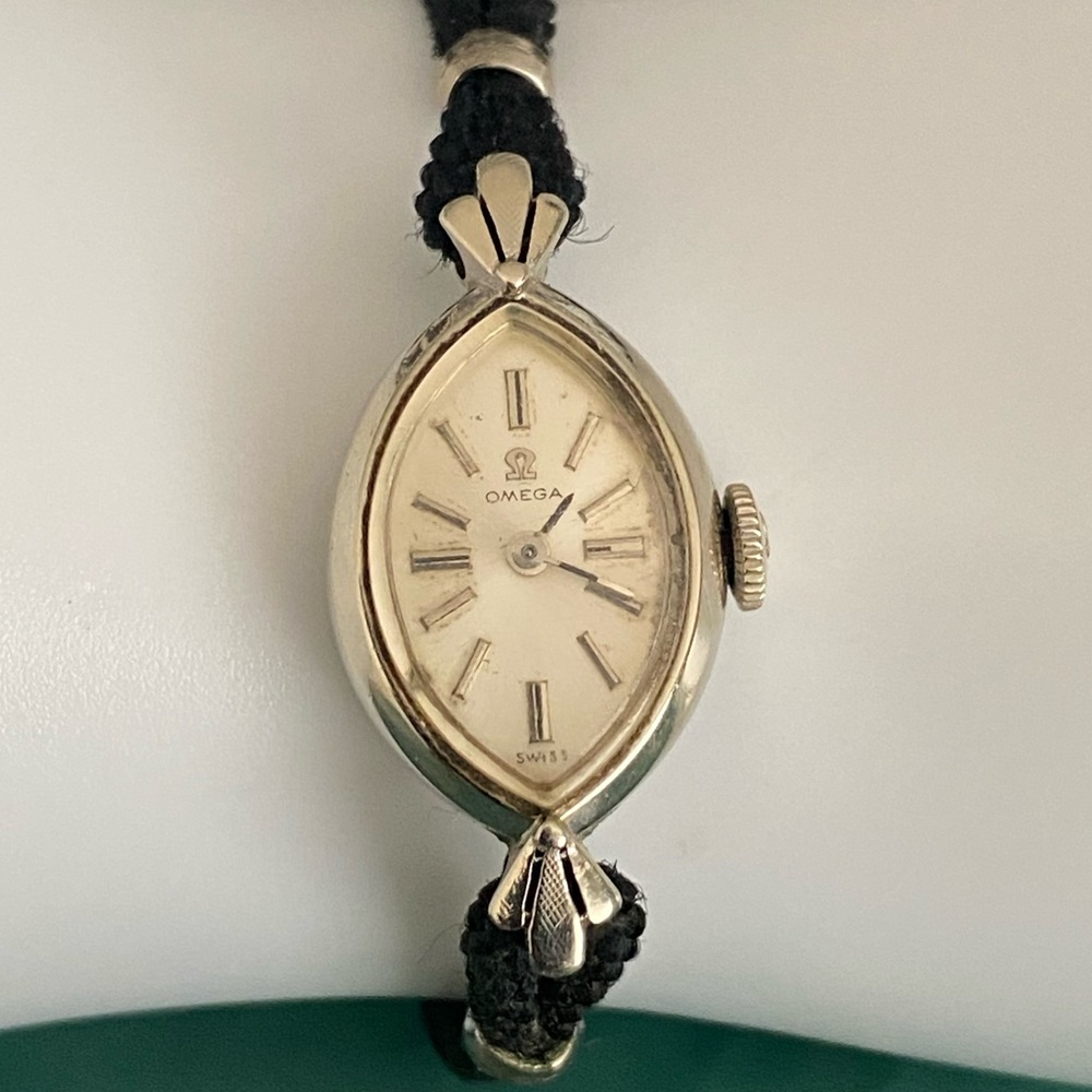 Beautiful 1967 Omega Vintage 10kGF Manual Wind Ladies Watch. Sets, winds & runs!